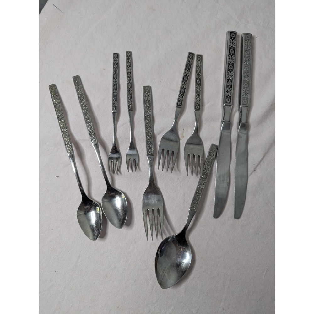 10 lot vintage Distinction Deluxe Stainless Onieda HH spoon knife fork soup tea
